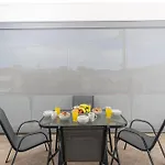 Nicolis Seaside 카라보밀로스