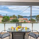 Nicolis Seaside 아파트