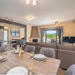 Nicolis Seaside 아파트