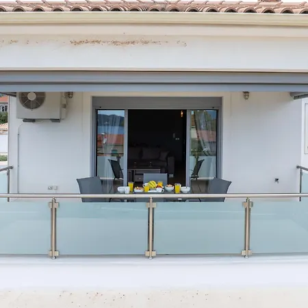 Nicolis Seaside Karavómilosz