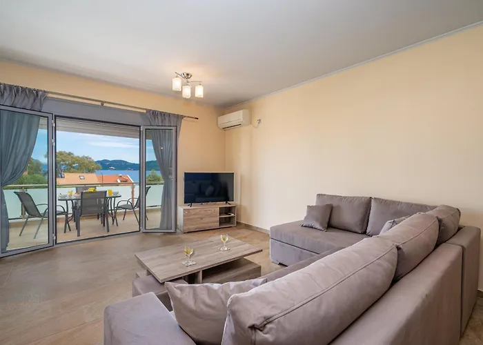 Nicolis Seaside アパート