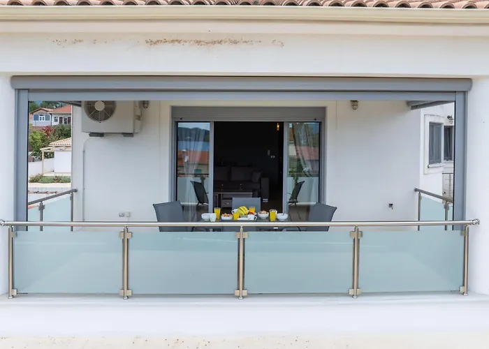 Nicolis Seaside カラヴォミロス