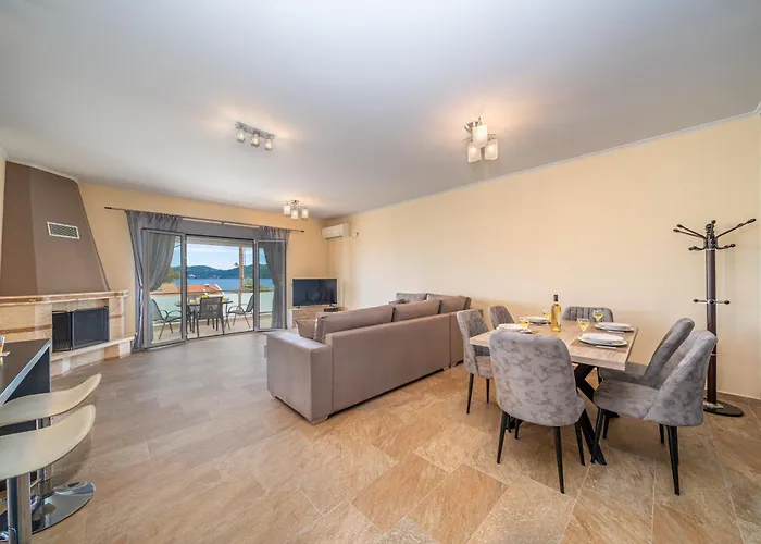 アパート Nicolis Seaside カラヴォミロス